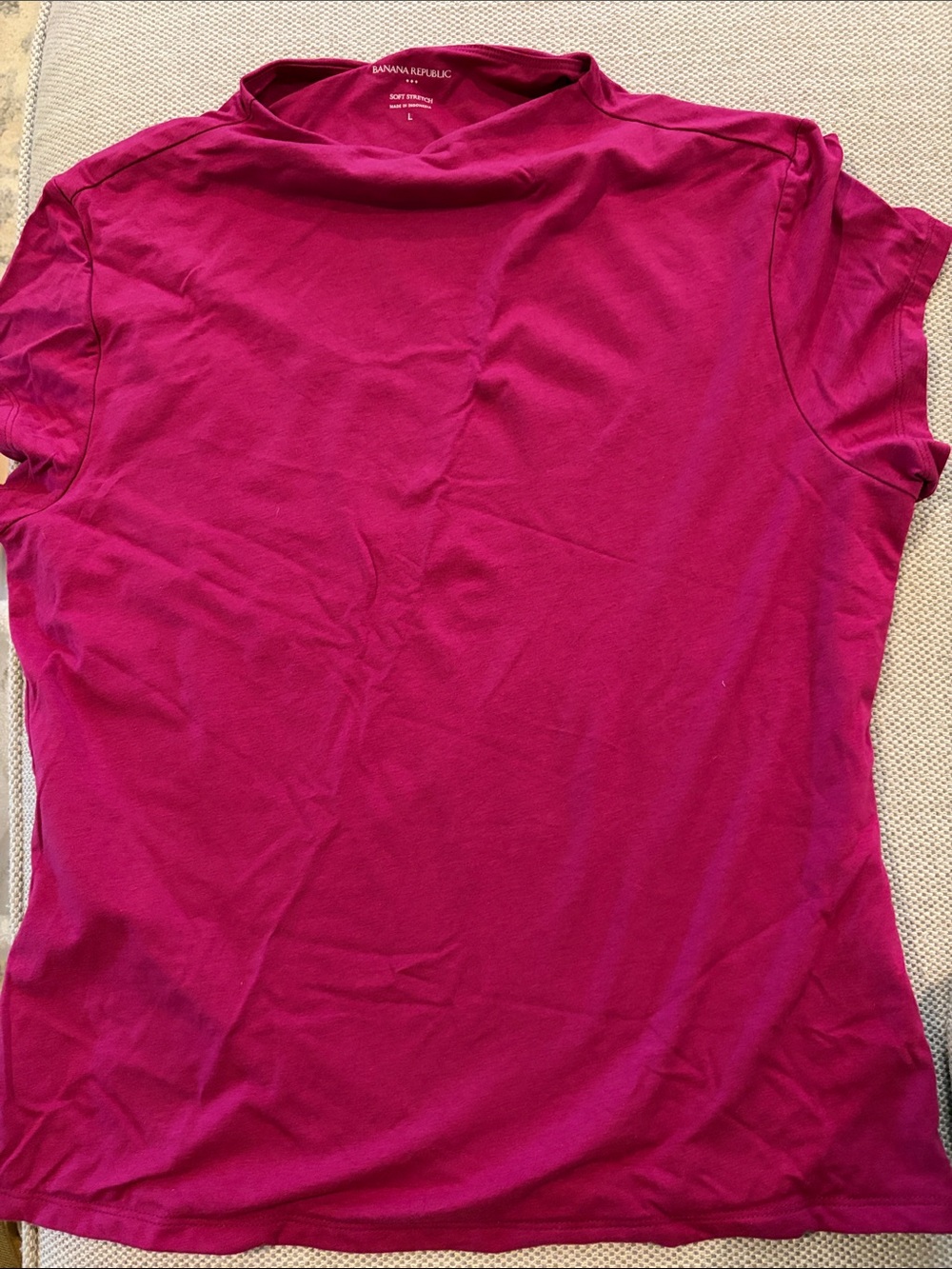Banana Republic soft stretch magenta short sleeve mock crew tee size large